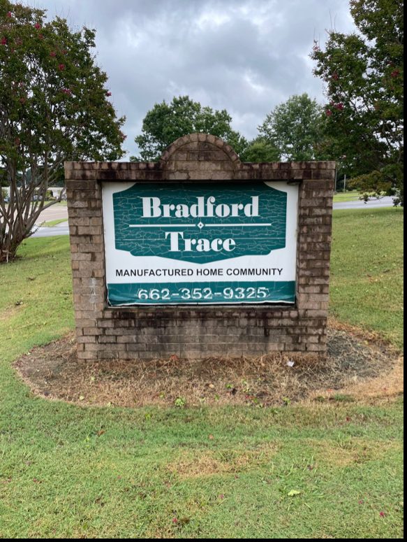 Bradford Trace Manufactured Home Community sign in Hernando, MS