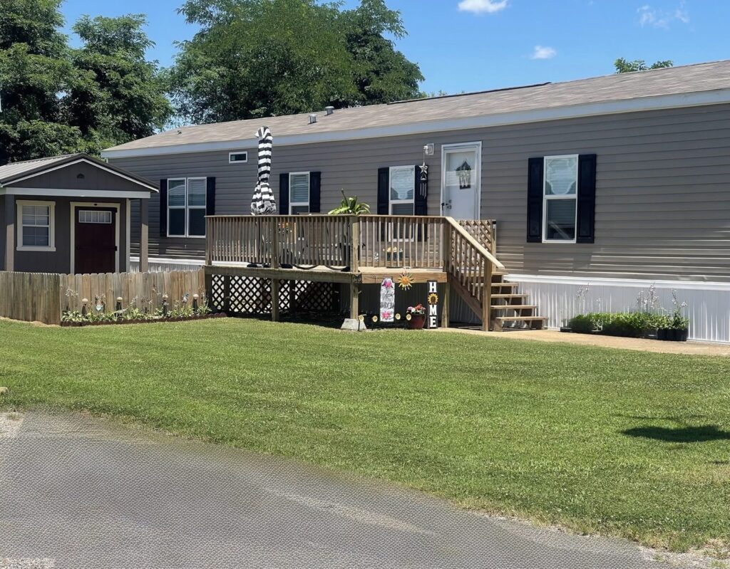 Updated rental home at Candlelite Mobile Estates in Olive Branch, MS
