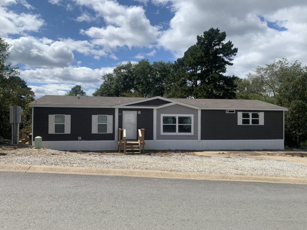 Manufactured home at Lake Hamilton Estates in Hot Springs, AR