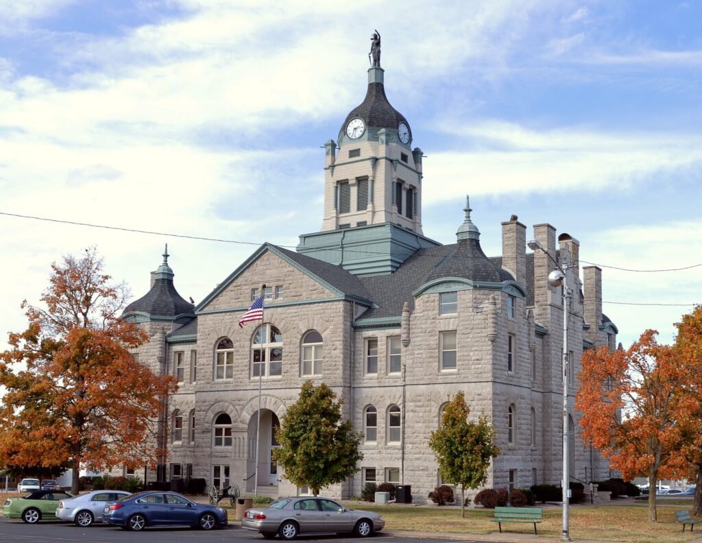 The Lawrence County Courthouse in Mount Vernon, MO
