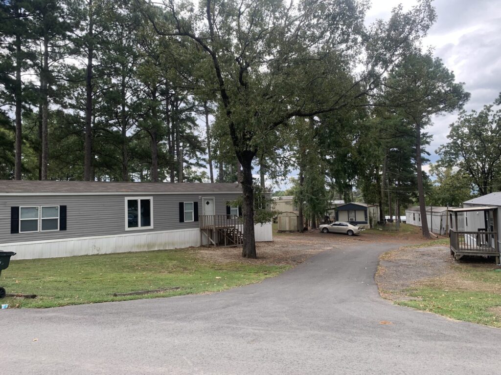 Homes along the drive at Shady Hills Mobile Home Park in Hot Springs, AR