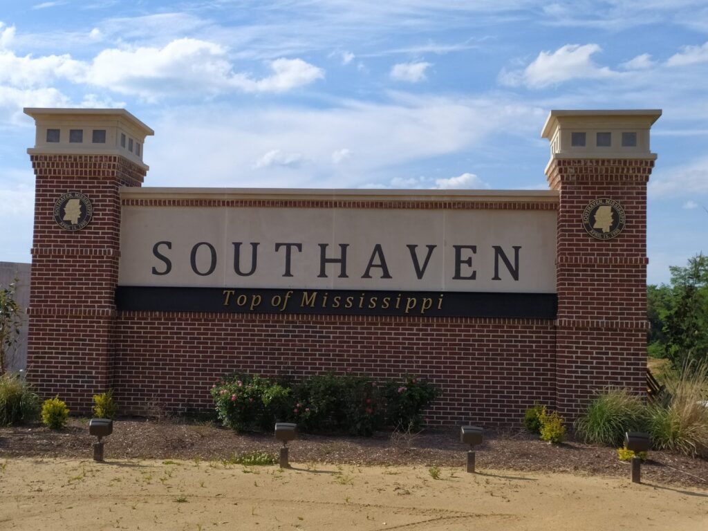 The Southaven, Top of Mississippi welcome sign